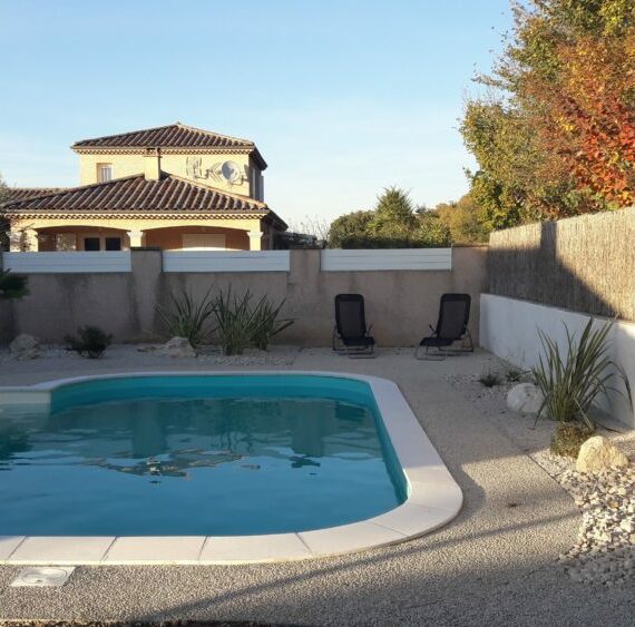 piscine béton désactivé aménagement paysager ardèche
