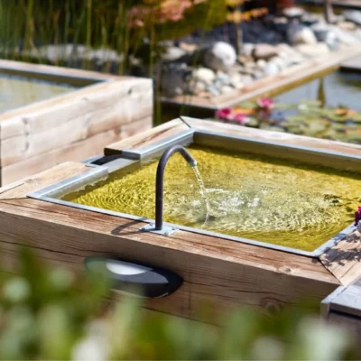 Réalisation d'un fontaine dans un bac en bois