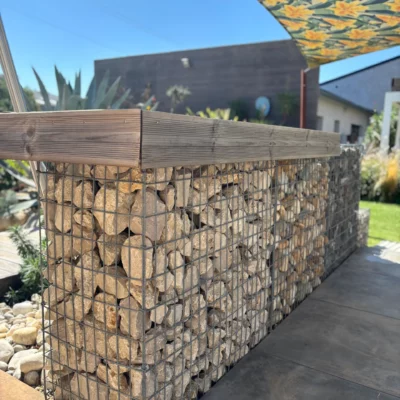 Bar en gabions réalisé par CEDRIC PIERRE PAYSAGE