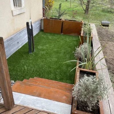 Aménagement d'un petit jardin avec des jardinière corten