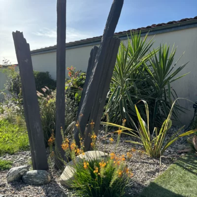 Aménagement d'un totem en barrettes de schiste