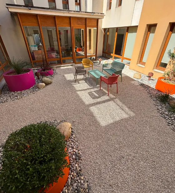 Aménagement de l'ambiance jardin partagé avec les jardin rencontres en couleurs