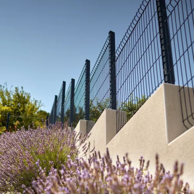 Mur et clôture rigide