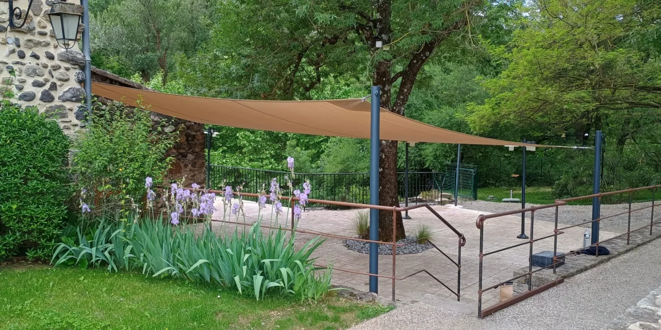 Voile d'ombrage d'une solution CHR & Camping
