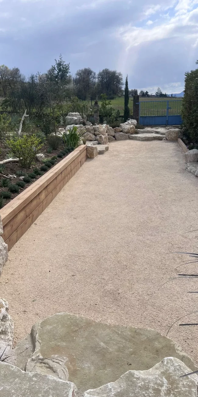 Terrain de pétanque pour une solution habitat extérieur