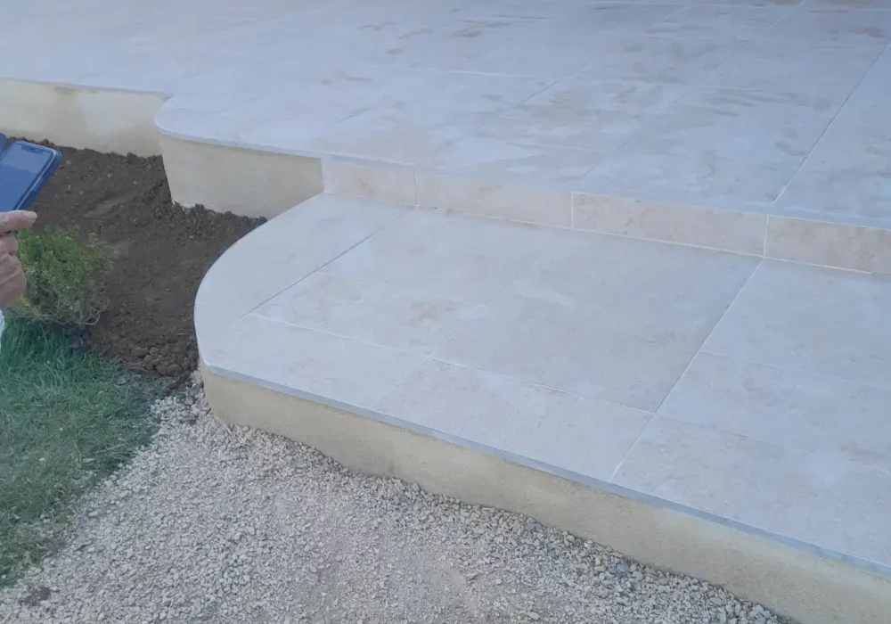 Terrasse en carrelage