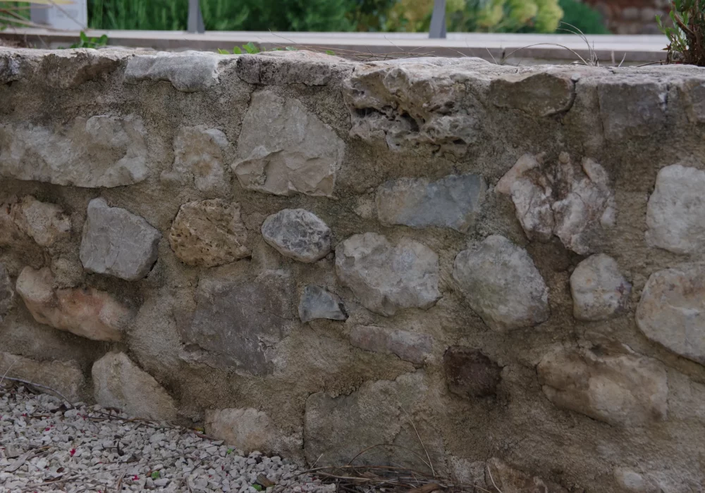 Aménagement d'un mur en pierre